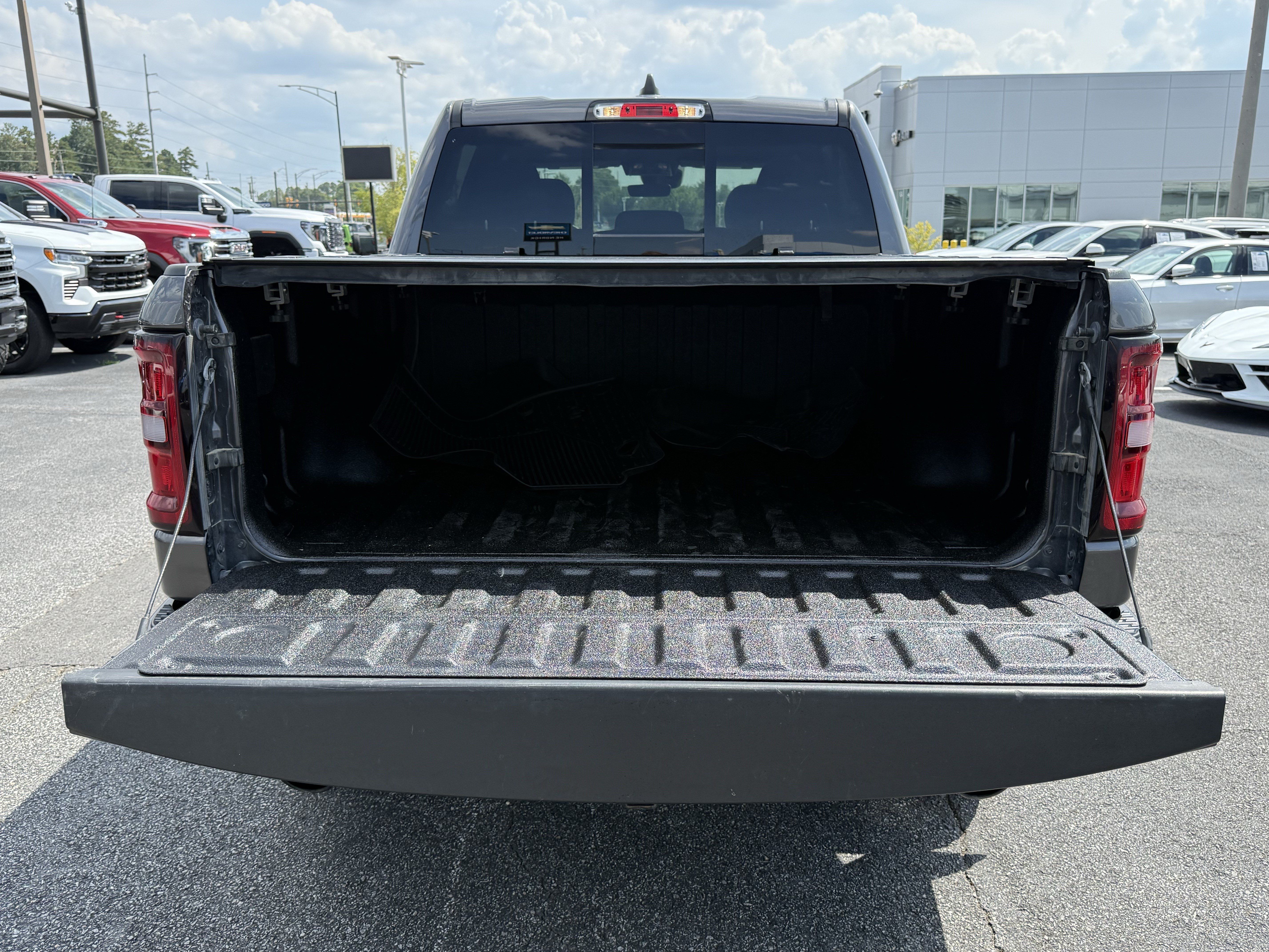 Used 2025 RAM 1500 Warlock AWD/4WD image 33