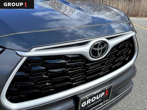 Certified 2025 Toyota Highlander XLE w/ Protection Package #3 (TMS) AWD/4WD image 32