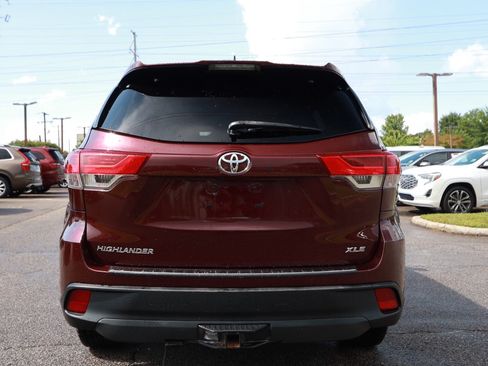 Used 2018 Toyota Highlander XLE FWD image 4