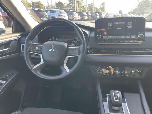Used 2022 Mitsubishi Outlander SE FWD image 13