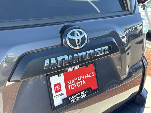 Used 2019 Toyota 4Runner TRD Off-Road Premium AWD/4WD image 9