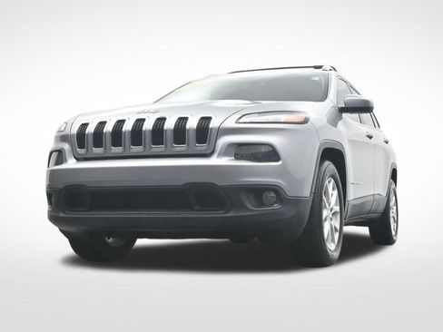 Used 2017 Jeep Cherokee Latitude w/ Trailer Tow Group AWD/4WD image 33