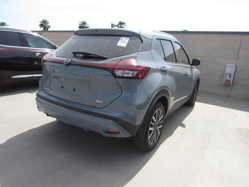 Used 2024 Nissan Kicks SV image 3