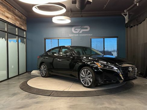 Used 2023 Nissan Altima 2.5 SL AWD/4WD image 1