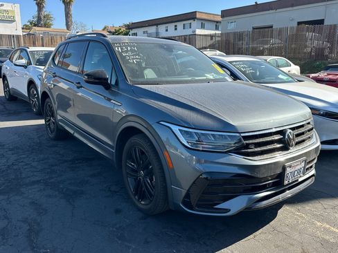 Used 2022 Volkswagen Tiguan SE R-Line image 2