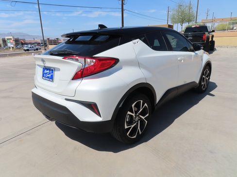 Used 2020 Toyota C-HR XLE image 8