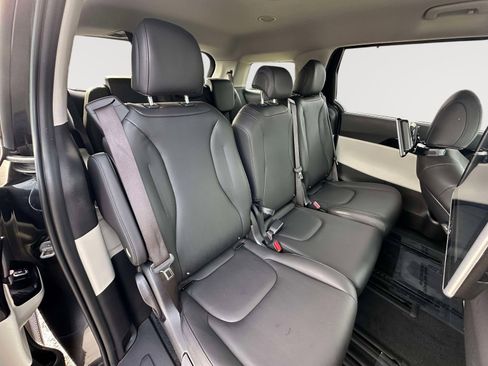 Used 2024 Kia Carnival SX image 30