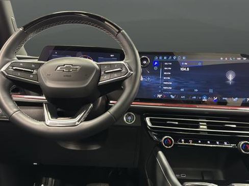 Used 2025 Chevrolet Traverse Z71 w/ Enhanced Driving Package image 11