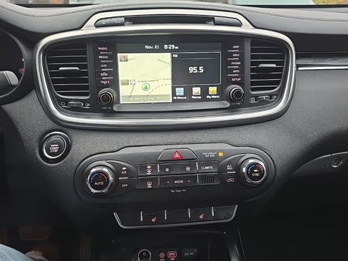 Used 2018 Kia Sorento SX image 21