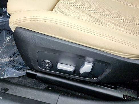 Used 2024 BMW 330e xDrive w/ Premium Package image 12