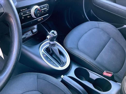 Used 2018 Kia Soul + image 16