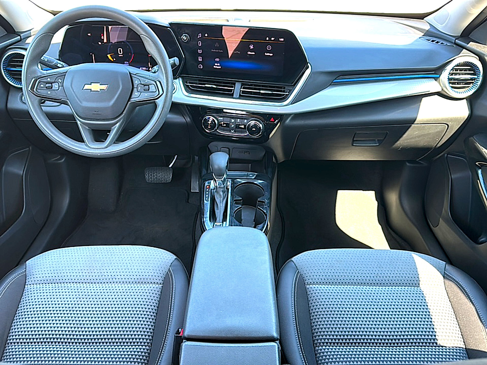 Used 2025 Chevrolet Trax LT FWD image 20