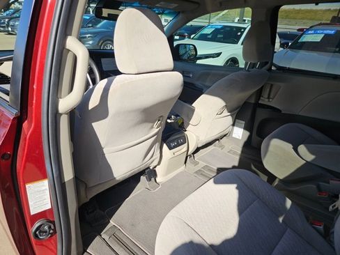 Used 2020 Toyota Sienna LE image 12
