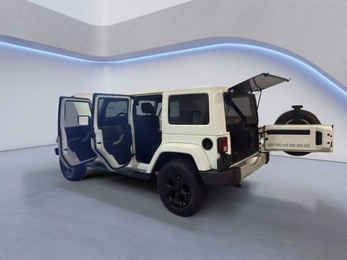 Used 2014 Jeep Wrangler Unlimited Sahara w/ Dual Top Group AWD/4WD image 12