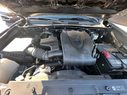 Used 2016 Toyota Tacoma TRD Sport w/ Premium & Technology Package image 39