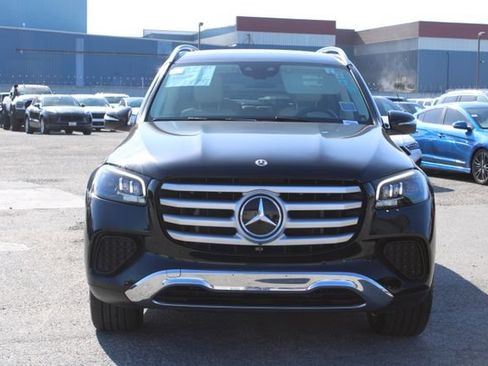Used 2024 Mercedes-Benz GLS 450 4MATIC image 2