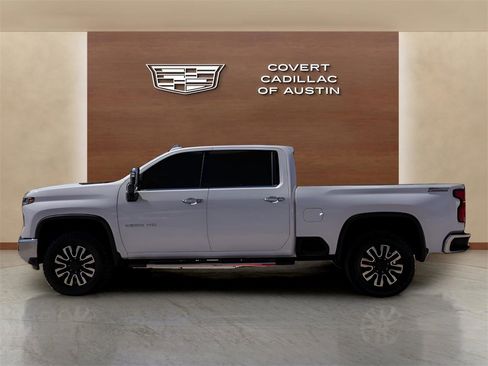 Used 2024 Chevrolet Silverado 2500 LTZ w/ LTZ Plus Package image 2