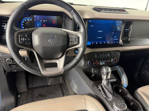 Used 2023 Ford Bronco Wildtrak image 13