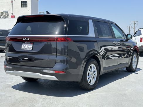 Used 2024 Kia Carnival LX FWD image 5
