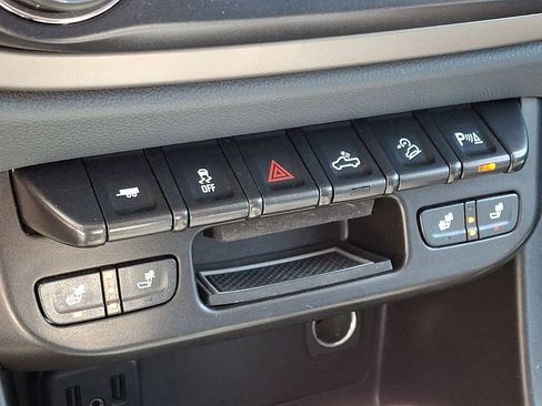 Used 2020 Chevrolet Colorado Z71 AWD/4WD image 22