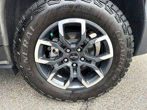 Used 2025 Chevrolet Equinox ACTIV AWD/4WD image 25