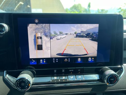 Used 2023 Chevrolet Colorado Trail Boss w/ Technology Package image 26