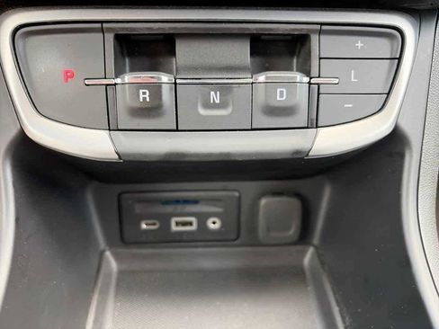 Used 2024 GMC Terrain SLT AWD/4WD image 22