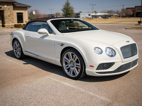 Used 2017 Bentley Continental GT image 3