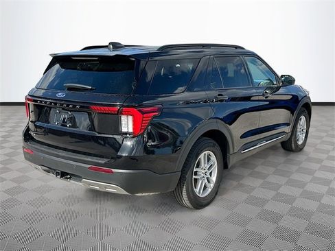 Used 2025 Ford Explorer Active w/ Active Comfort Package image 5