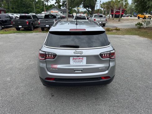 Used 2018 Jeep Compass Latitude AWD/4WD image 5