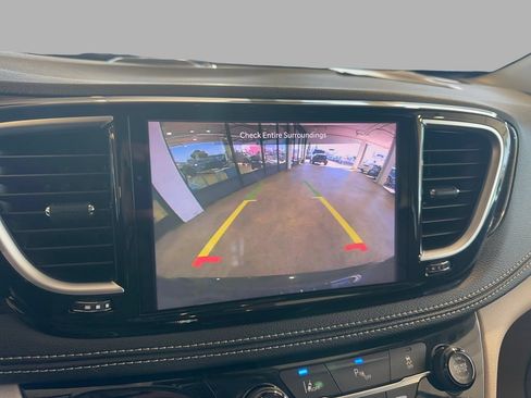 Used 2023 Chrysler Pacifica Limited FWD image 27