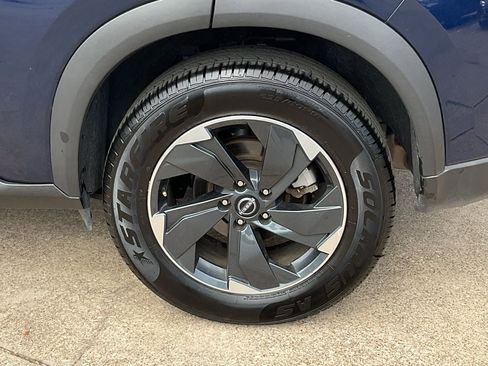 Used 2025 Nissan Rogue SV image 8