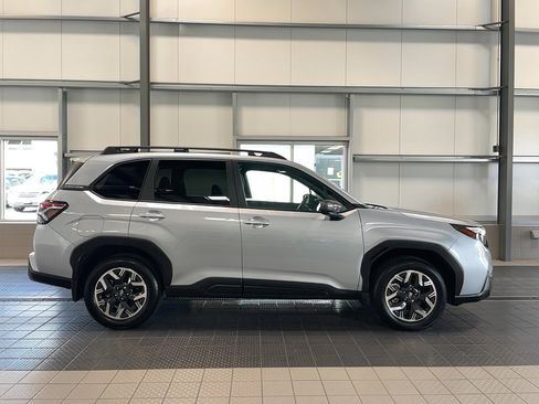 Used 2025 Subaru Forester Premium image 4