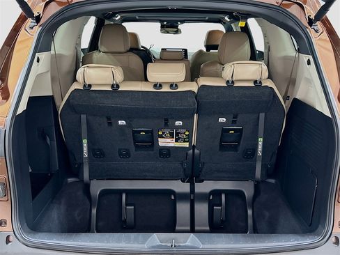 Used 2023 Toyota Sienna XLE image 24