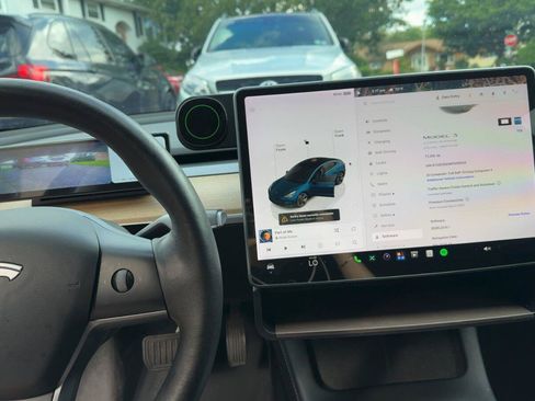 Used 2022 Tesla Model 3 Long Range AWD/4WD image 5