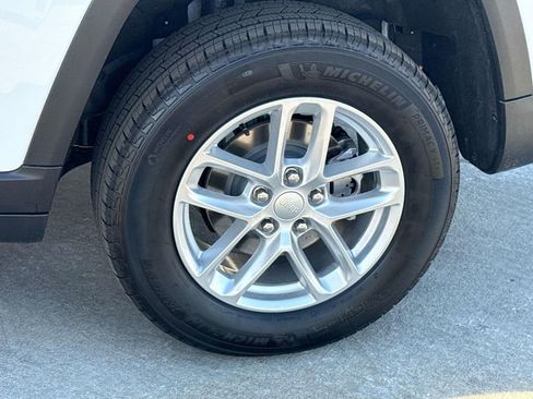 New 2025 Jeep Grand Cherokee Laredo X RWD image 38