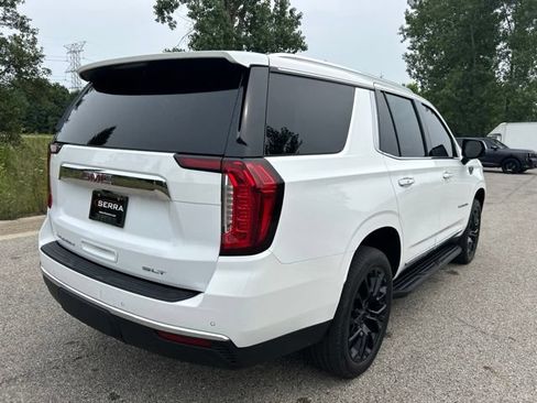 Used 2023 GMC Yukon SLT w/ SLT Premium Package AWD/4WD image 3