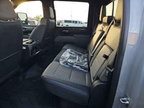 Used 2025 Chevrolet Silverado 2500 ZR2 w/ Technology Package image 19