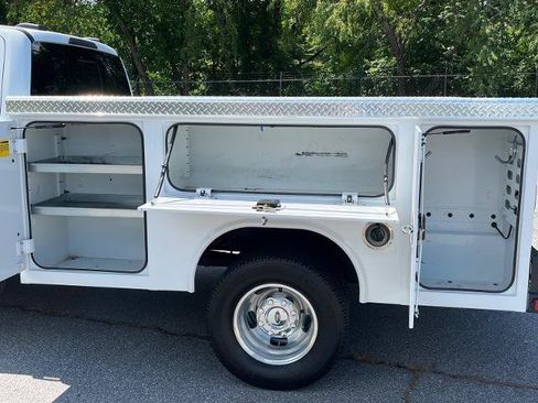 Certified 2025 Ford F350 XL w/ XL Chrome Package AWD/4WD image 5