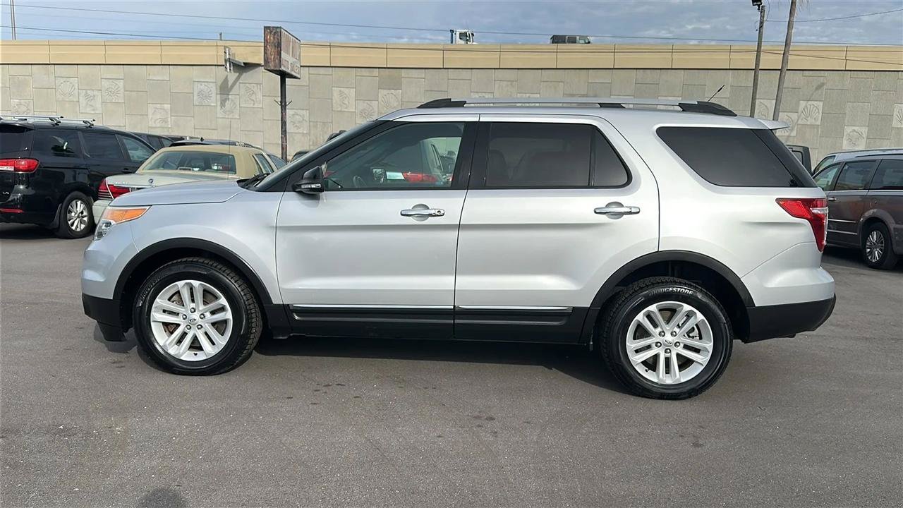 Used 2014 Ford Explorer XLT w/ Equipment Group 202A AWD/4WD image 15