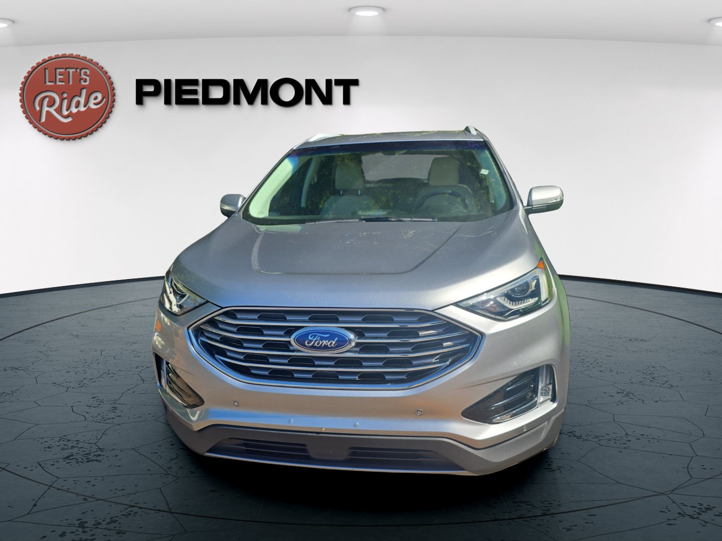 Used 2020 Ford Edge Titanium FWD image 2
