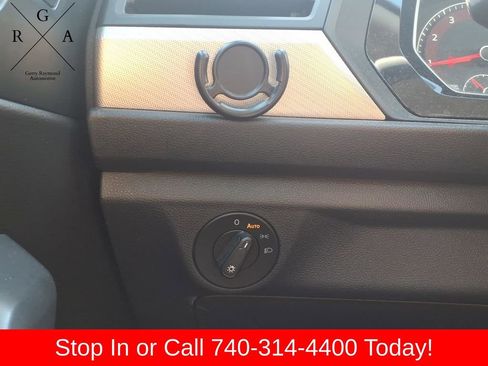 Used 2020 Volkswagen Jetta SE w/ SE Cold Weather Package FWD image 25