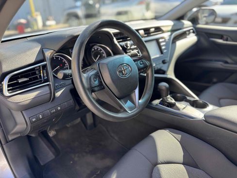 Used 2018 Toyota Camry LE image 10