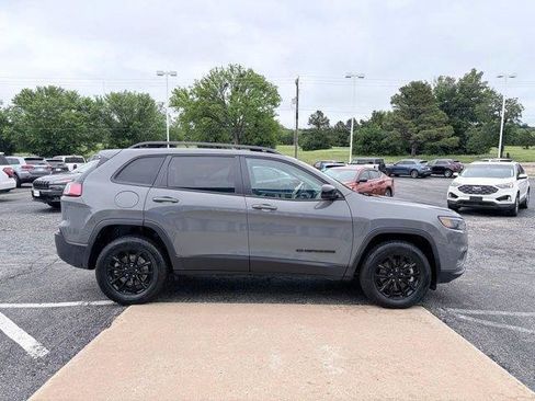Used 2023 Jeep Cherokee Altitude Lux AWD/4WD image 5