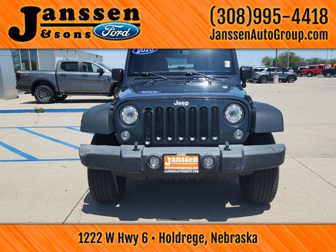 Used 2018 Jeep Wrangler Unlimited Sport S AWD/4WD image 3