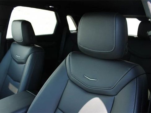 New 2025 Cadillac XT5 Luxury image 18