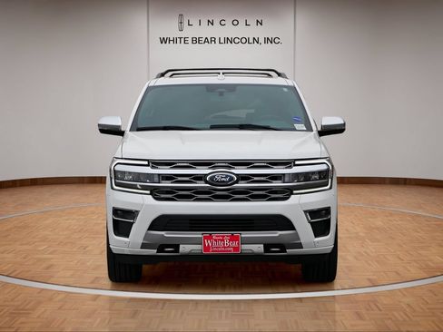 Used 2024 Ford Expedition Platinum AWD/4WD image 2