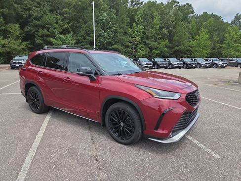 Used 2023 Toyota Highlander XSE AWD/4WD image 1