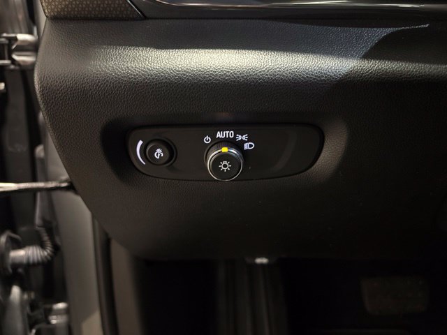 Used 2023 Chevrolet Traverse Premier FWD image 15