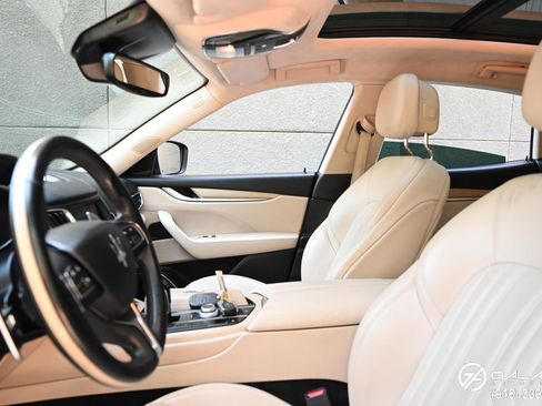 Used 2017 Maserati Levante S image 22